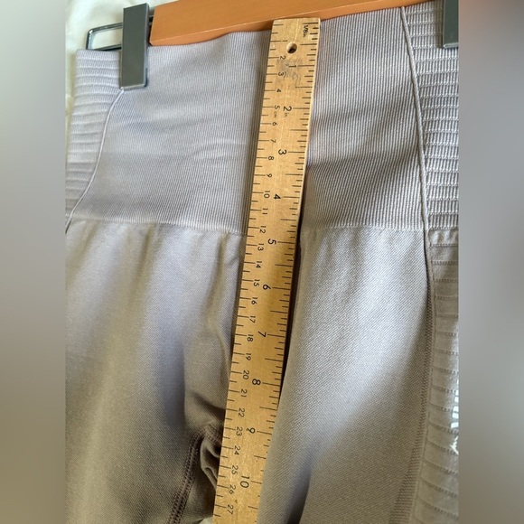 Gymshark eyelet seamless energy hi-rise leggings size XS - Picture 7 of 10